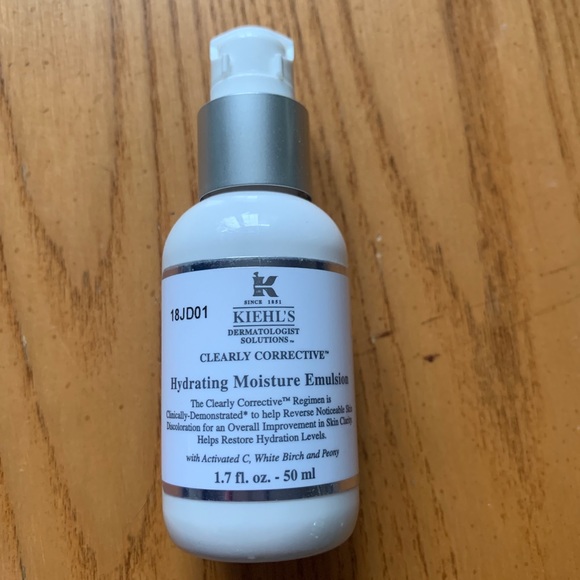 Clearly Corrective Hydrating Moisture Emulsion - Picture 5 of 9